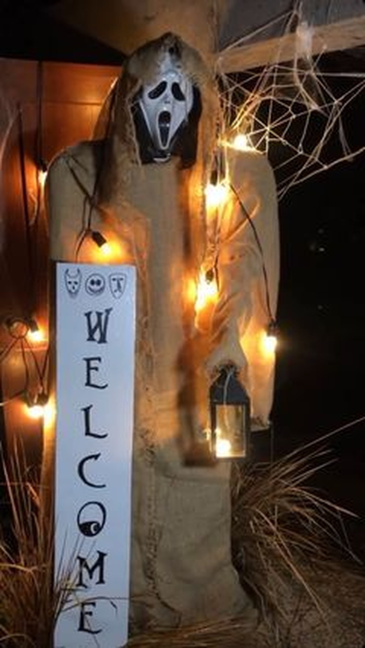 Kedekatan Stefan William dengan seorang bule Inggris bernama Ria Andrews sedang disorot&comma; yuk intip momen halloween mereka&excl;