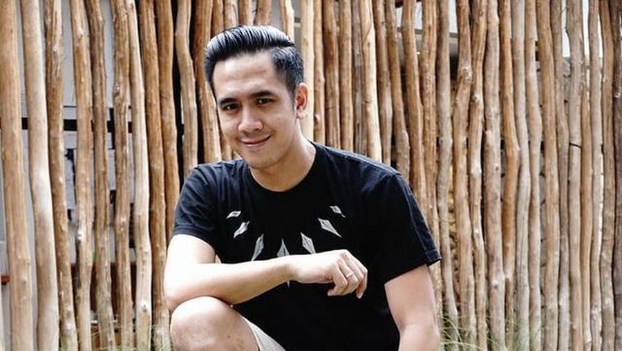 Kakak Alyssa Soebandono, Ananda Soebandono disorot karena cerita pindah agama dari Islam ke Nasrani. Yuk intip potretnya!