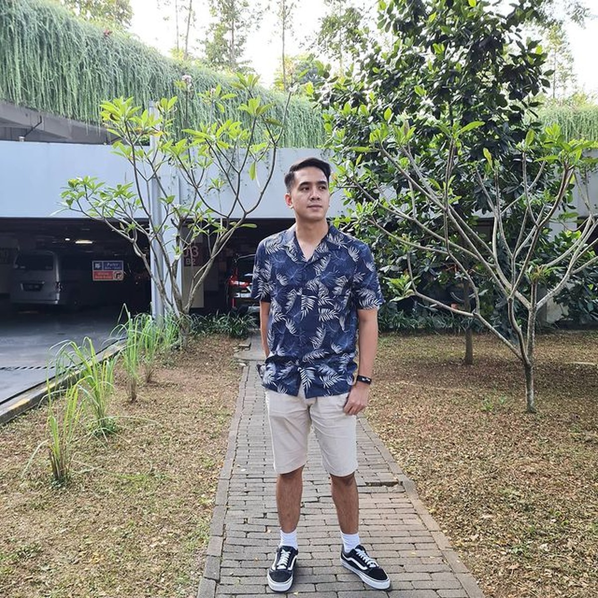 Kakak Alyssa Soebandono&comma; Ananda Soebandono disorot karena cerita pindah agama dari Islam ke Nasrani&period; Yuk intip potretnya&excl;