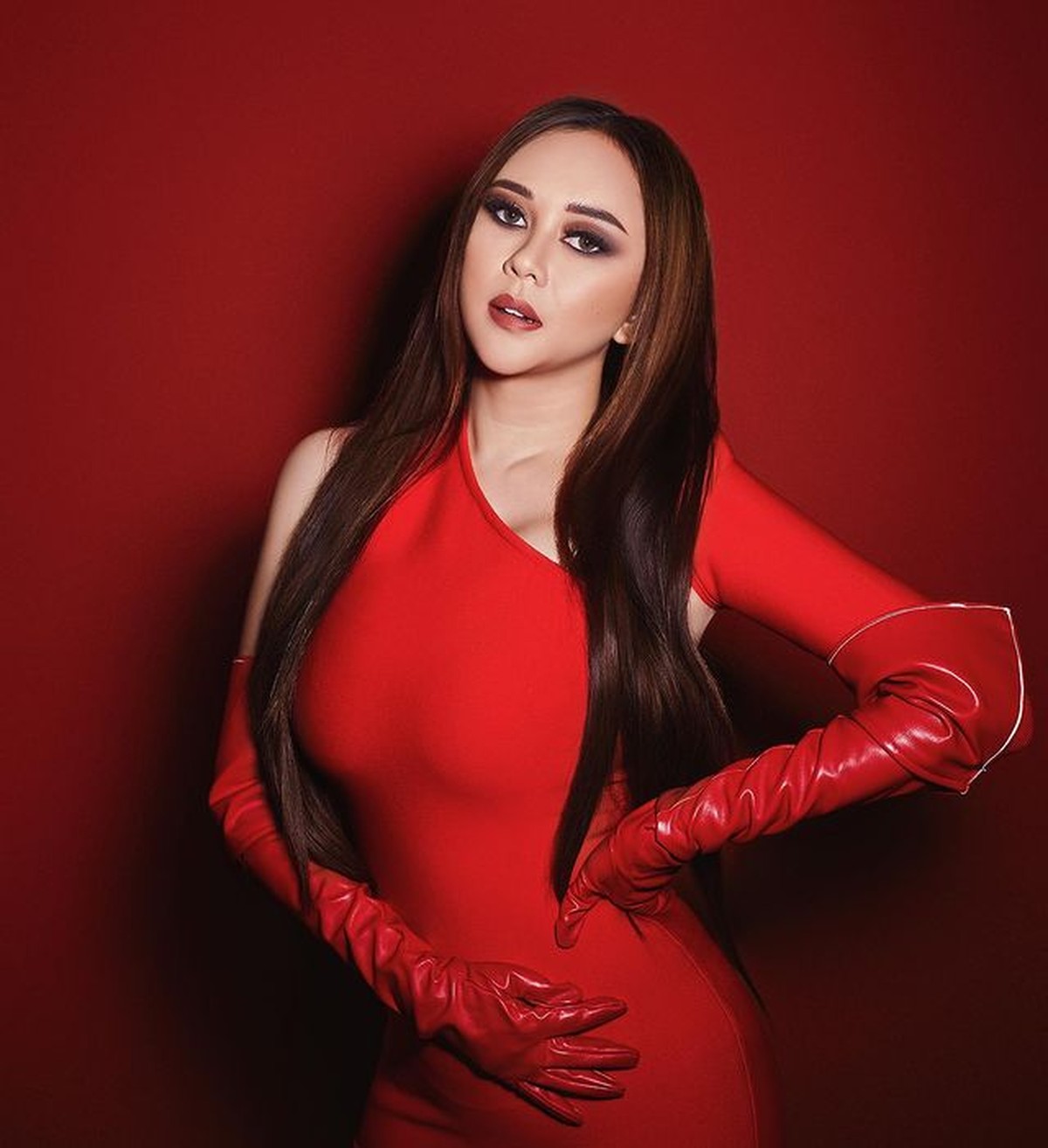 Penampilan Aura Kasih setelah resmi bercerai pada April 2021 tampak makin cantik dan seksi&period; Yuk intip potretnya&excl;