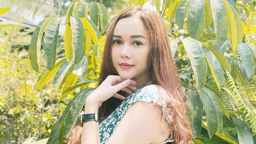 7 Potret Terbaru Aura Kasih Makin Cantik dan Seksi Usai Cerai Penampilan Aura Kasih setelah resmi bercerai pada April 2021 tampak makin cantik dan seksi. Yuk intip potretnya!