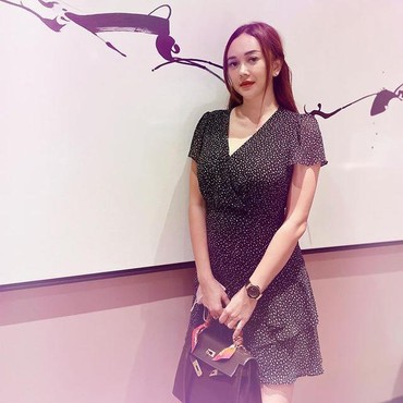 Aura Kasih & Rahasia Percantik Area Mata di Studio Langganan Artis