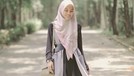 Alyssa Soebandono memiliki gaya padu padan hijab yang simple namun sangat manis&period; Yuk kita intip penampilannya&excl;