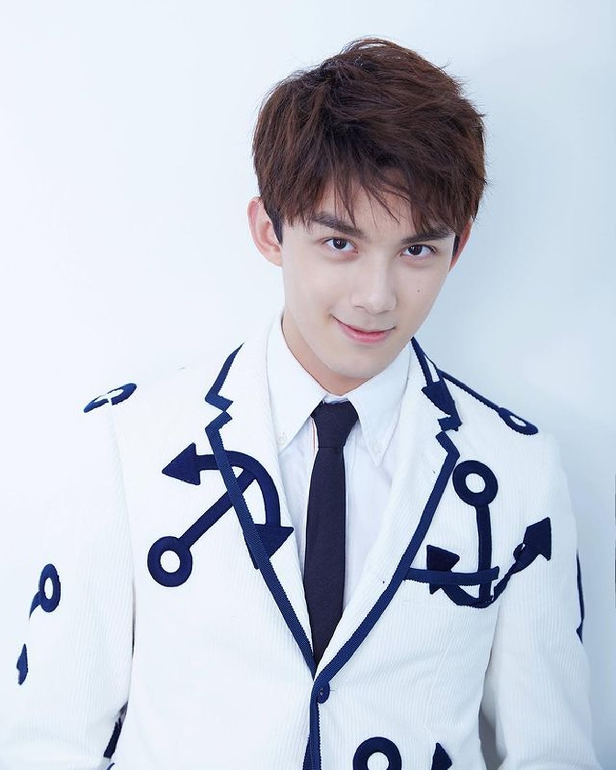 Tak hanya aktor Korea Selatan&comma; deretan aktor tampan dari negeri Tirai Bambu ini juga akan bikin kamu terpesona&period; Yuk intip&excl;