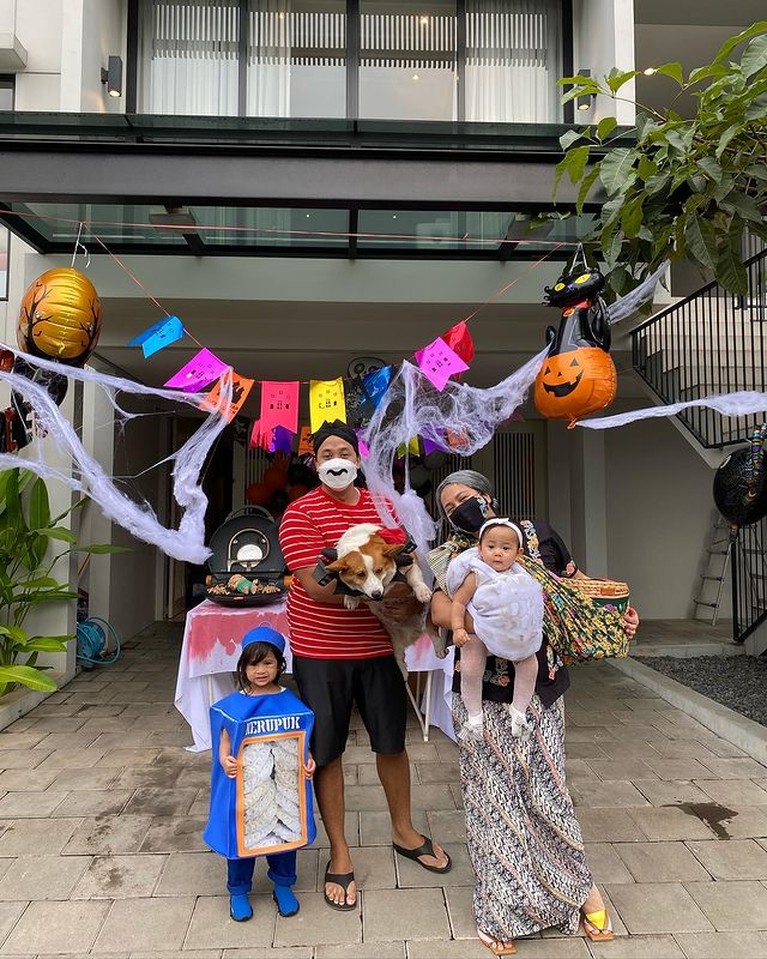 9 Deretan Gaya Unik Artis Indonesia Rayakan Halloween, Tampil Totalitas! Deretan Gaya Unik Artis Indonesia Rayakan Halloween, Tampil Totalitas!