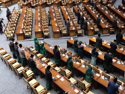 Anggota DPR Fraksi PKB Sarungan di Rapat Paripurna, Ada Apa?