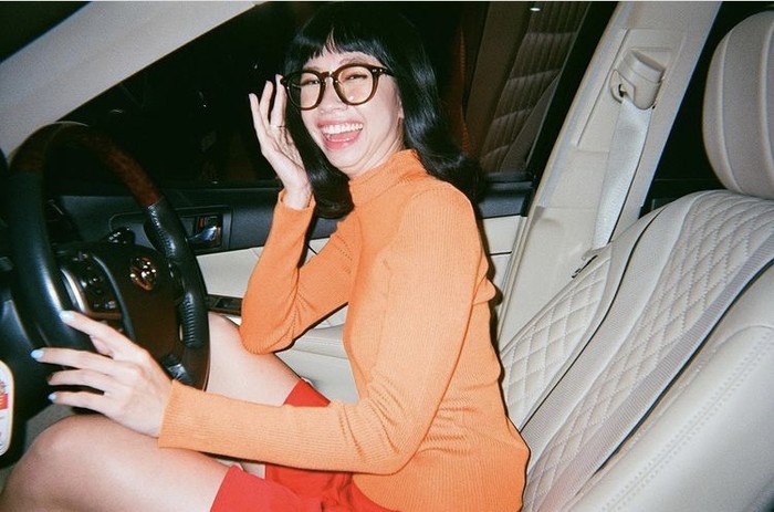 Apakah ini Velma atau Yuki Kato? Siapa bisa menduga kalau ia sangat mirip menjadi karakter kartun Scooby Doo itu? Foto: instagram.com/yukikt