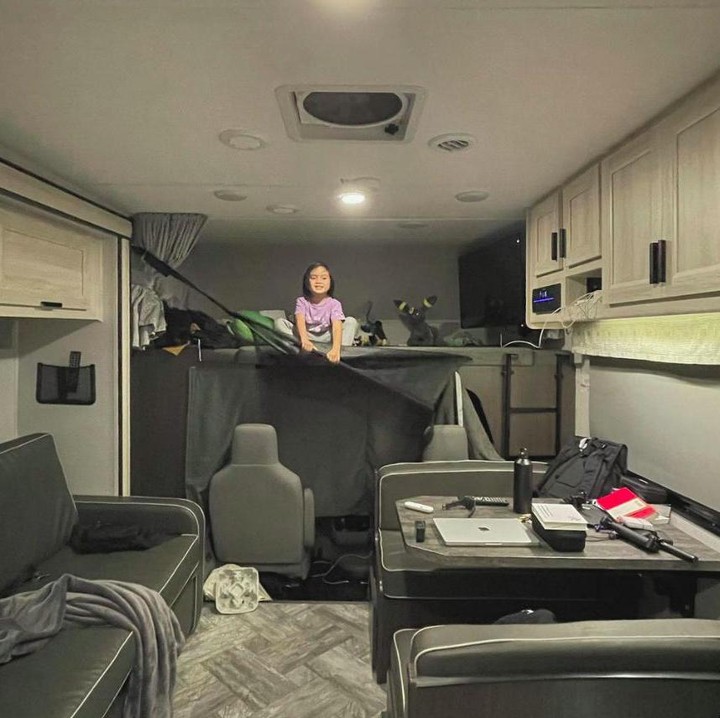 <p>Trip kali ini, Ayudia dan Ditto memilih campervan yang lebih besar. Lantaran, Sekala ingin tidur di kasurnya sendiri, Bunda. (Foto: Instagram @dittopercusion)</p>