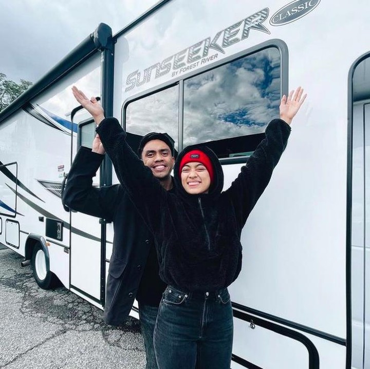 <p>Ayudia Bing Slamet, Ditto, dan Sekala akhirnya memberanikan diri untuk kembali bertualang dengan campervan. Ya, berbekal dari pengalaman mereka sebelumnya di Selandia Baru dan Swiss, Bunda. (Foto: Instagram @ayudiac)</p>
