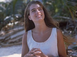 Brooke Shields Klarifikasi Iklan Kontroversial yang Dibintanginya di Usia 15