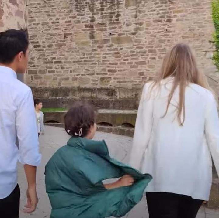 <p>Suasana di sana memang bagus dan romantis untuk acara pernikahan, ya? Bagaimana menurut Bunda? (Foto: YouTube: Daniel Mananta Network)</p>