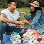 Selamat Hari Jomblo Sedunia! Ini 4 Zodiak yang Kalau Pacaran Romantis Abis, Bikin yang Sendiri Iri!