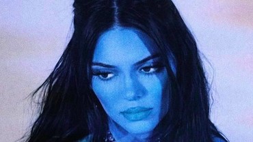 img-title Tebal bak Empal, Bibir Kendall Jenner Diledek Netizen Akan Meledak