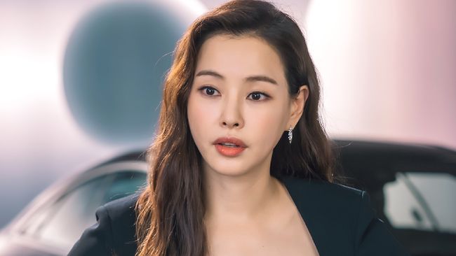 Aktris Honey Lee melahirkan anak perempuan pertamanya pada Senin (20/6) di Seoul, Korea Selatan.