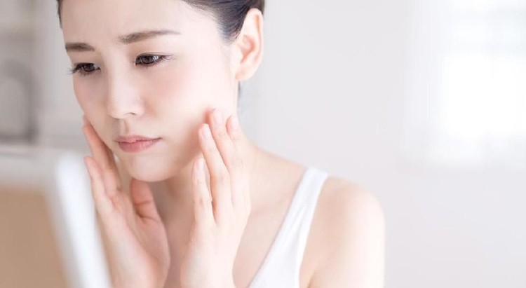 5 Rangkaian Skincare untuk Tipe Kulit Berminyak, Bikin Glowing Bun Ga pede dengan permasalahan kulit yang berminyak, Bun? Coba lakukan 5 rangkaian skincare untuk kulit berminyak berikut ini.