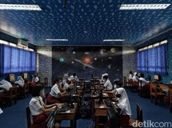 Pegiat Literasi Ini Beri Inspirasi agar Guru Sukses Mendidik Siswa