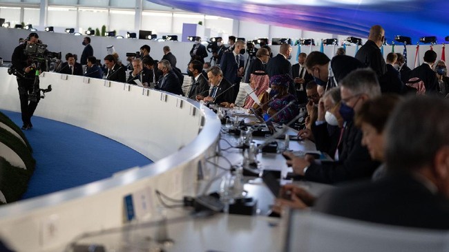 Presiden Jokowi banyak membahas isu dengan Presiden Dewan Eropa, Charles Michel saat menghadiri KTT G20 di La Nuvola, Roma, Italia pada 30-31 Oktober 2021.