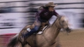 FOTO: Laga Koboi Wanita di Kejuaraan Dunia Rodeo