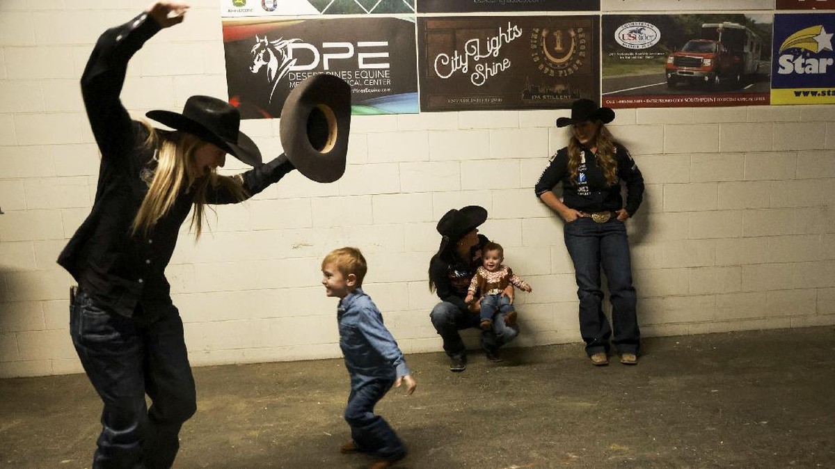 FOTO: Laga Koboi Wanita di Kejuaraan Dunia Rodeo