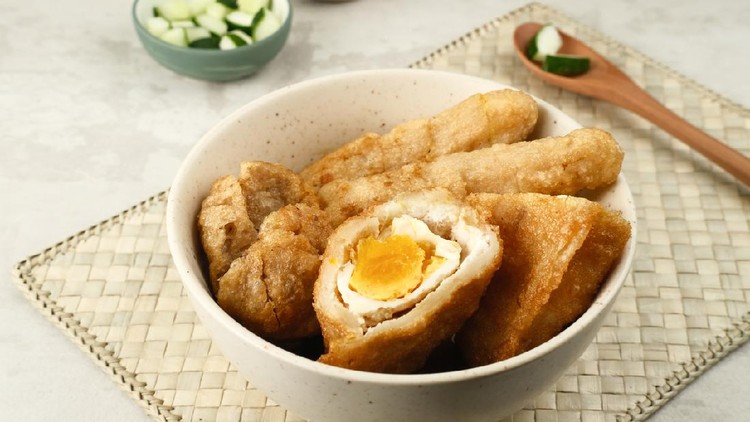 Pempek, Empek-Empek, Pempek Palembang is a traditional food from South Sumatra, Indonesia. This fish-based food is very popular.