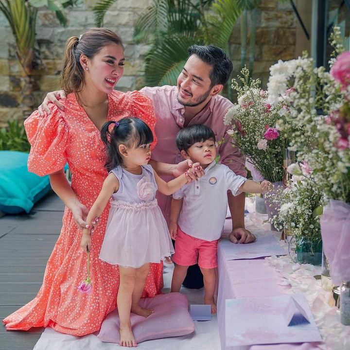 <p>Setelah menikah dengan Jeje Govinda, adik Raffi Ahmad, Syahnaz, dikaruniai anak kembar yang menggemaskan pada Januari 2020 lalu, Bunda. (Foto: Instagram: @syahnazs)</p>