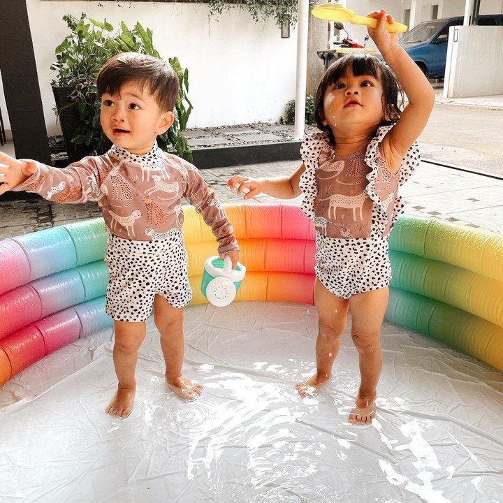 <p>Kedua anak kembar tersebut kemudian diberikan nama Zayn Sadavir Ezhilan dan Zunaira Alessia Safaraz, Bunda. (Foto: Instagram: @syahnazs)</p>