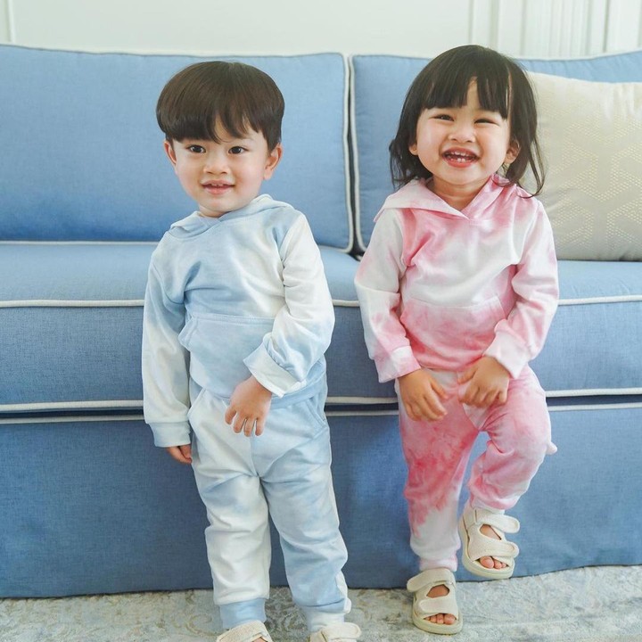 <p>Uniknya, Syahnaz melahirkan anak kembar berjenis kelamin laki-laki dan perempuan, lho. Lucu banget, ya! (Foto: Instagram: @syahnazs)</p>