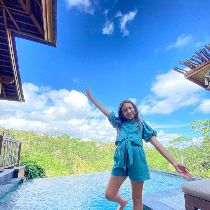 <p>Saat ini, Mikhaela sudah berusia 10 tahun dan sudah beranjak remaja.  (Foto: Instagram @nafaurbach)</p>