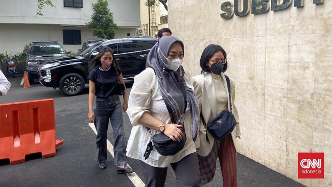 Polisi memastikan kasus Rachel Vennya sudah naik ke penyidikan, meski demikian, polisi masih bekerja dan belum menetapkan status tersangka.