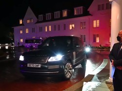 Mendarat di Glasgow Hadiri KTT COP26, Jokowi Dijemput Mobil Ini