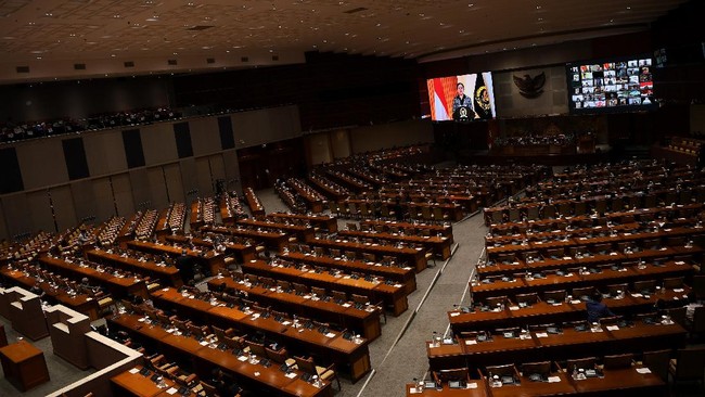 Gede Ngurah Ambara Putra jadi personil DPD dari Bali menggantikan Arya Wedakarna nan sebelumnya dipecat lantaran pernyataan kontroversialnya.