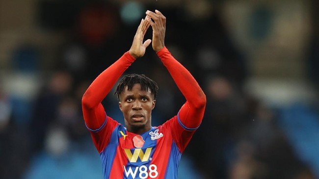 Pesepakbola Wilfried Zaha menampilkan beberapa pesan di akun media sosial yang berisi pelecehan dan salah satunya diduga berasal dari Indonesia.