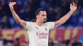 Balas Serangan Rasial, Ibrahimovic Dapat Kartu Kuning