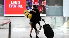 FOTO: Sydney Mulai Setop Karantina bagi Warga yang Bepergian