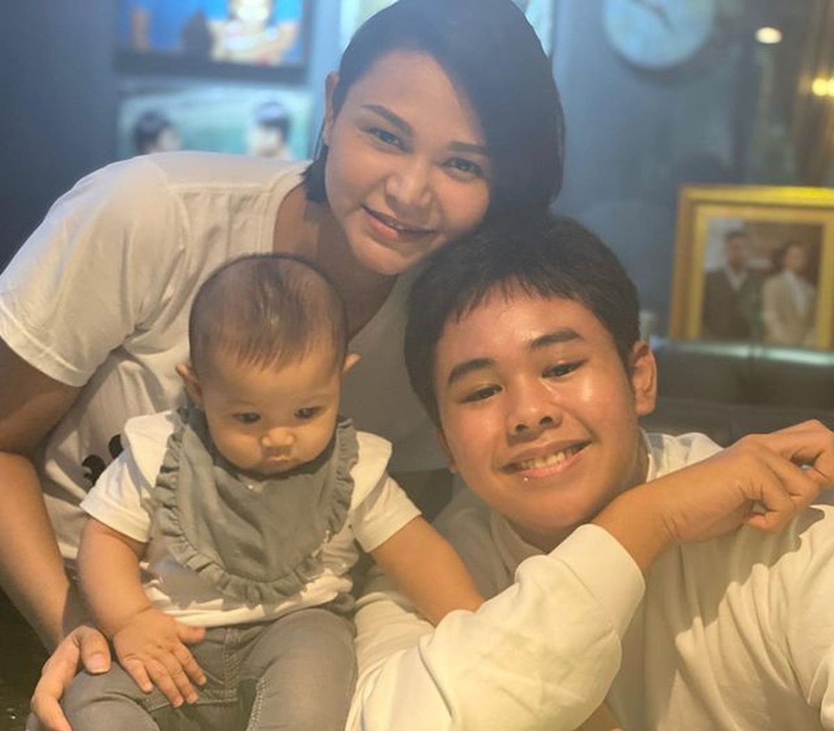 Yuni Shara baru saja menggelar pesta ulang tahun sederhana untuk putra bungsunya Cello yang ke 17 tahun&period; Yuk intip&excl;