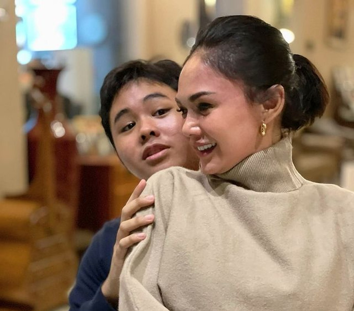 Yuni Shara baru saja menggelar pesta ulang tahun sederhana untuk putra bungsunya Cello yang ke 17 tahun&period; Yuk intip&excl;