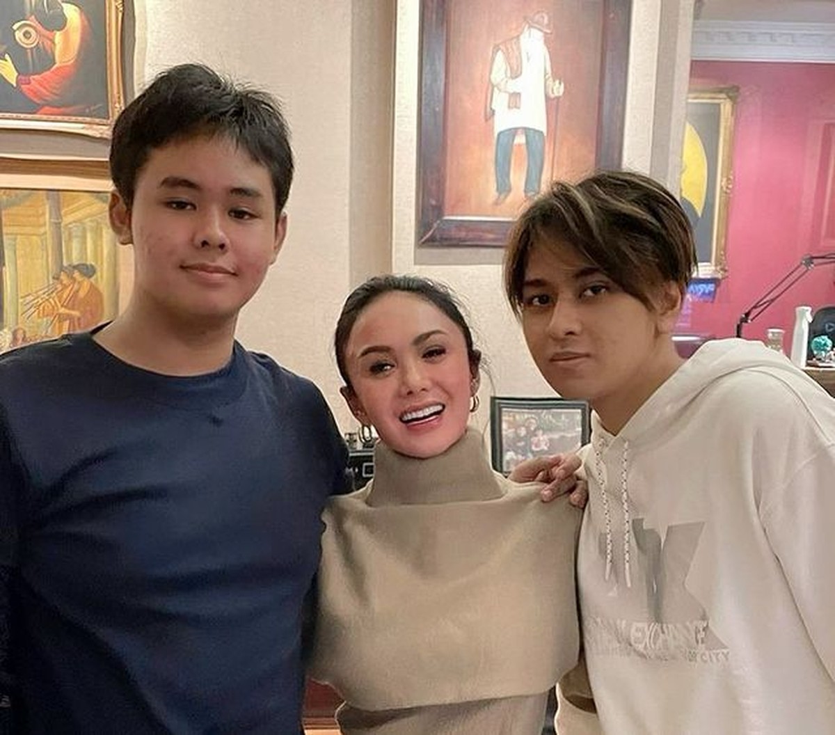 Yuni Shara baru saja menggelar pesta ulang tahun sederhana untuk putra bungsunya Cello yang ke 17 tahun&period; Yuk intip&excl;