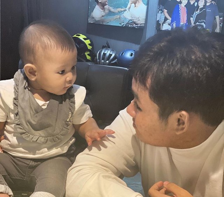 6 Momen Sweet 17th Cello Putra Bungsu Yuni Shara Yuni Shara baru saja menggelar pesta ulang tahun sederhana untuk putra bungsunya Cello yang ke 17 tahun. Yuk intip!