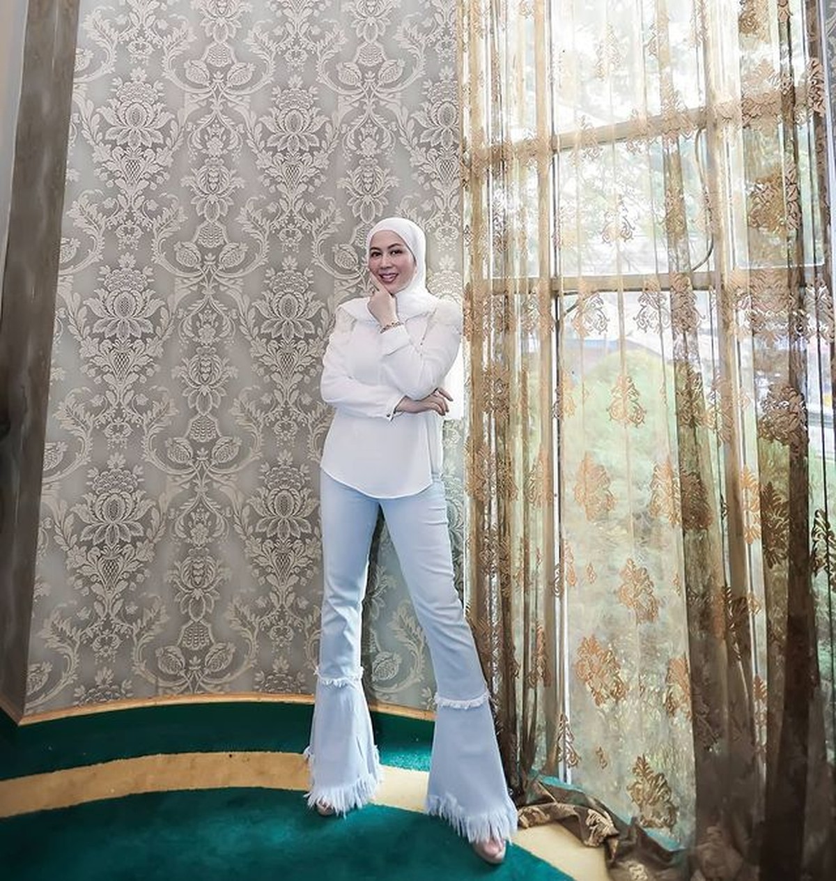 Penampilan Shanty istri Denny Cagur mencuri perhatian setelah sukses turunkan berat badan 19 kg&period; Yuk kita intip potretnya&excl;