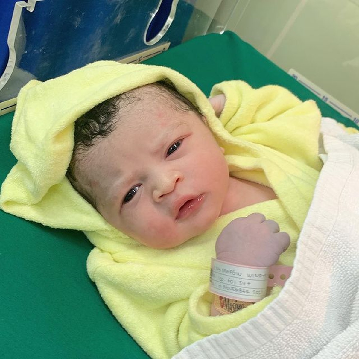 Momen Haru & Bahagia Margin Wieheerm Lahirkan Anak Pertama