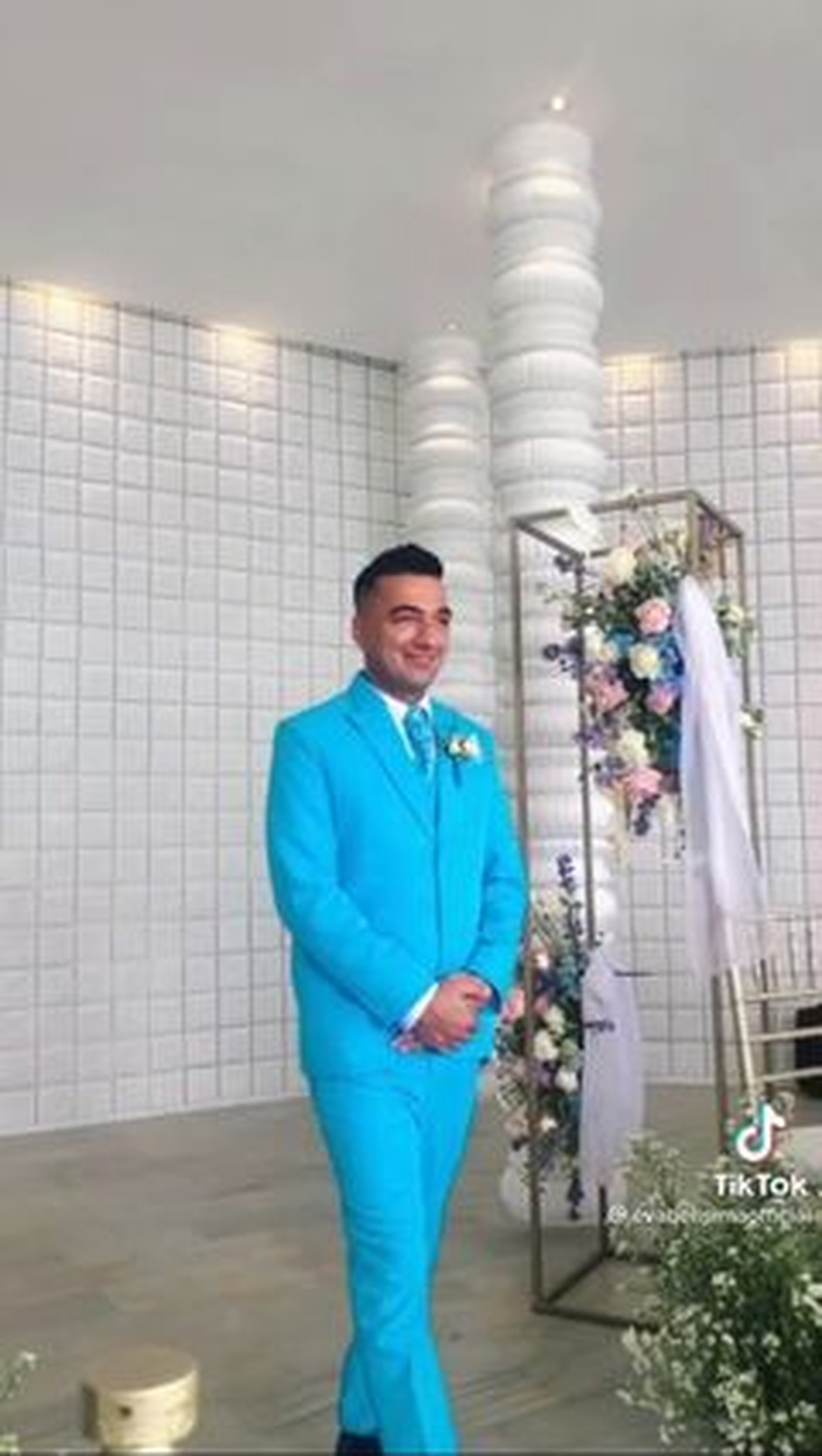 Eva Belisima mantan istri Kiwil resmi dipersunting sang kekasih bule tampan India&period; Yuk kita intip momen pernikahannya&excl;