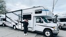 Ditto Percussion memboyong istri dan anaknya keliling Amerika Serikat menggunakan mobil campervan&period; Yuk intip keseruannya&excl;