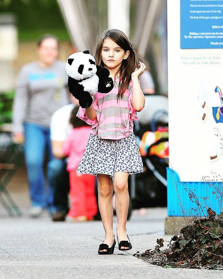 9 Transformasi Suri Cruise Putri Cantik Tom Cruise yang Beranjak Dewasa Putri Tom Cruise dan Katie Holmes, Suri Cruise jadi sorotan sejak lahir. Ia tumbuh menjadi gadis cantik. Yuk intip transformasinya!