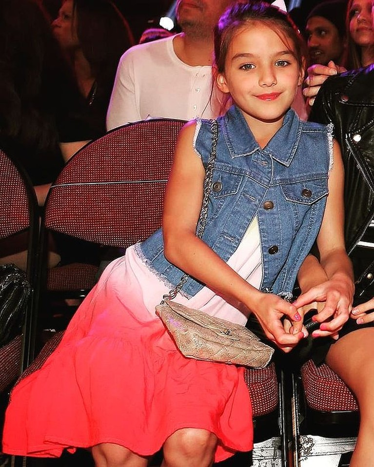 9 Transformasi Suri Cruise Putri Cantik Tom Cruise yang Beranjak Dewasa Putri Tom Cruise dan Katie Holmes, Suri Cruise jadi sorotan sejak lahir. Ia tumbuh menjadi gadis cantik. Yuk intip transformasinya!