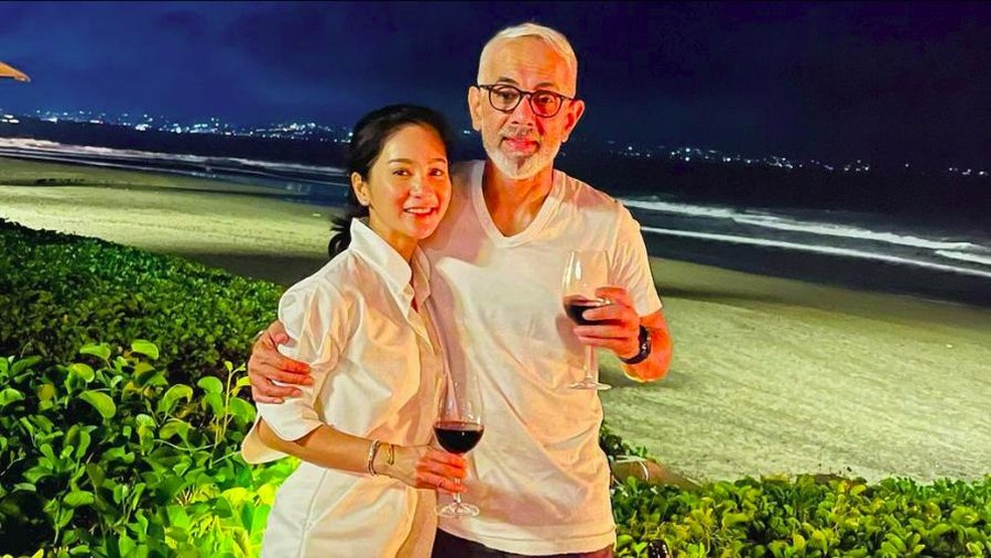 Bunga Zainal Bunga Zainal dan Sukhdev Singh rayakan ulang tahun pernikahan