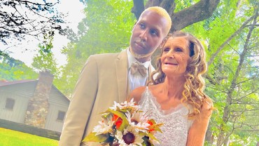 img-title Ngebet Mau Punya Anak dari Pacar Berondong, Nenek Ini Malah Kena Tipu