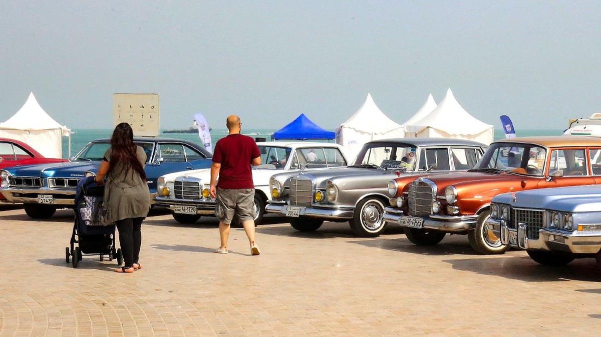 FOTO: Puluhan Mobil Klasik Dipamerkan di Kuwait