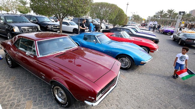 FOTO: Puluhan Mobil Klasik Dipamerkan di Kuwait