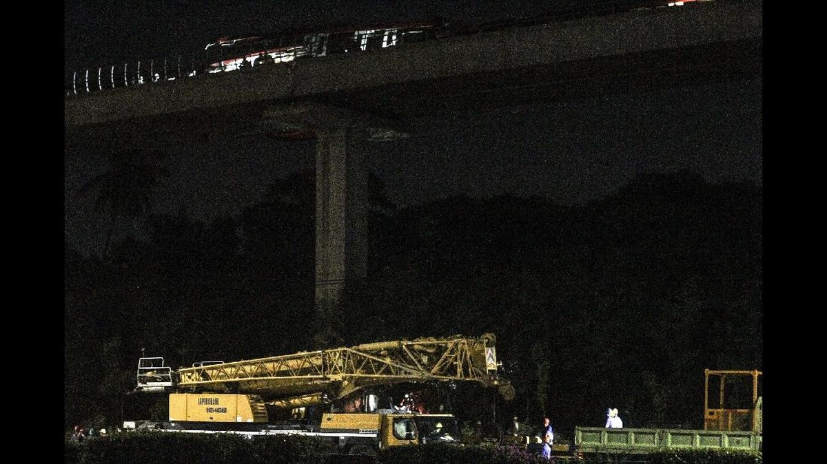 FOTO: Lima Hari Evakuasi Gerbong LRT Jakarta yang Bertubrukan