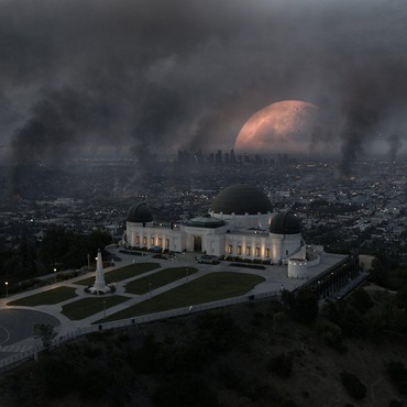 Bulan Tabrak Bumi di Trailer 'Moonfall' Garapan Roland Emmerich